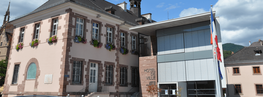 Thann-photo Hôtel de ville entree principal